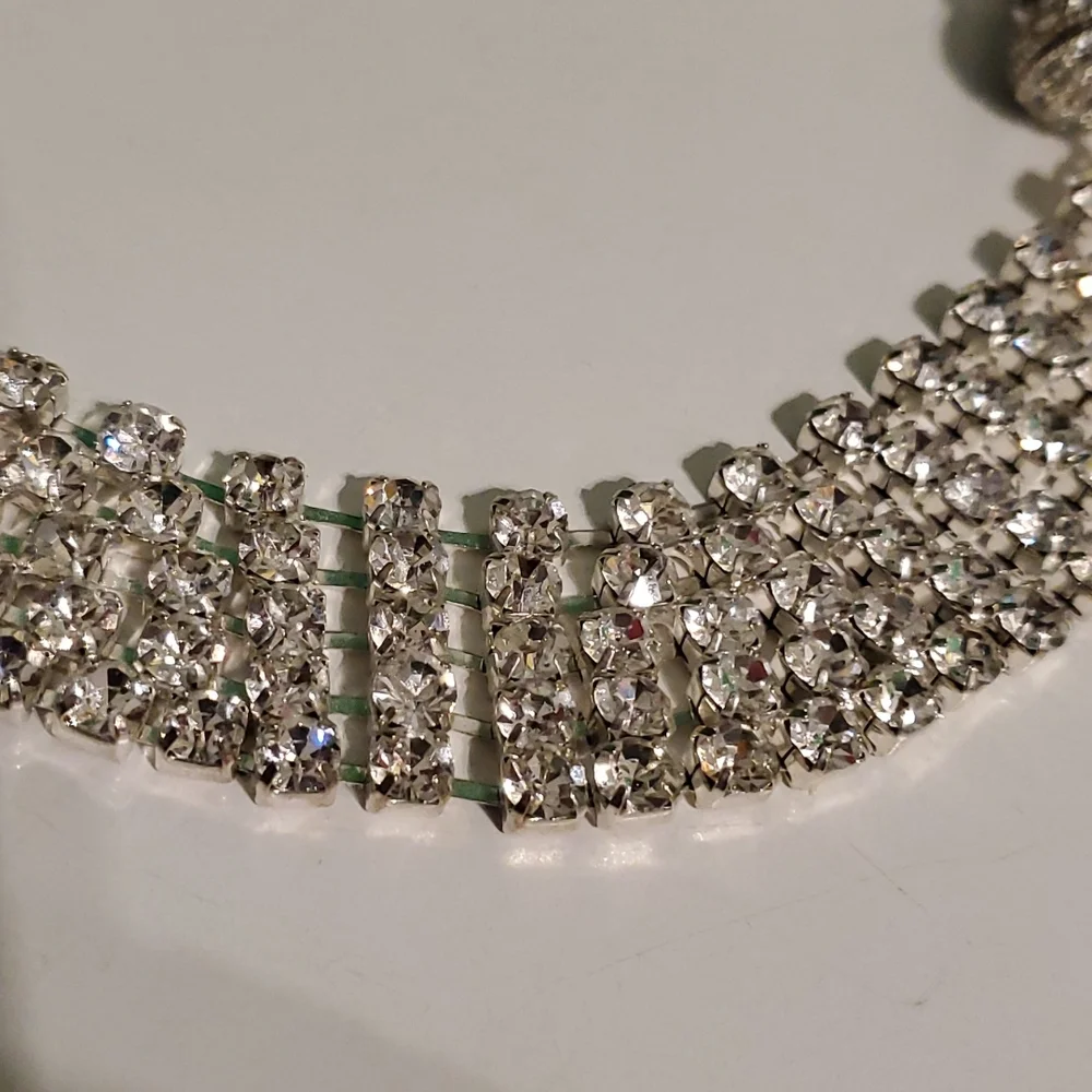 Fashion 5 strand rhinestone statement necklace with a thick silver chain